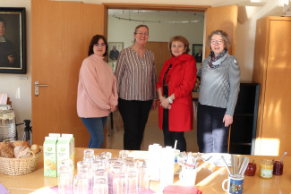 Das Dekanatsfrauenteam mit der Referentin